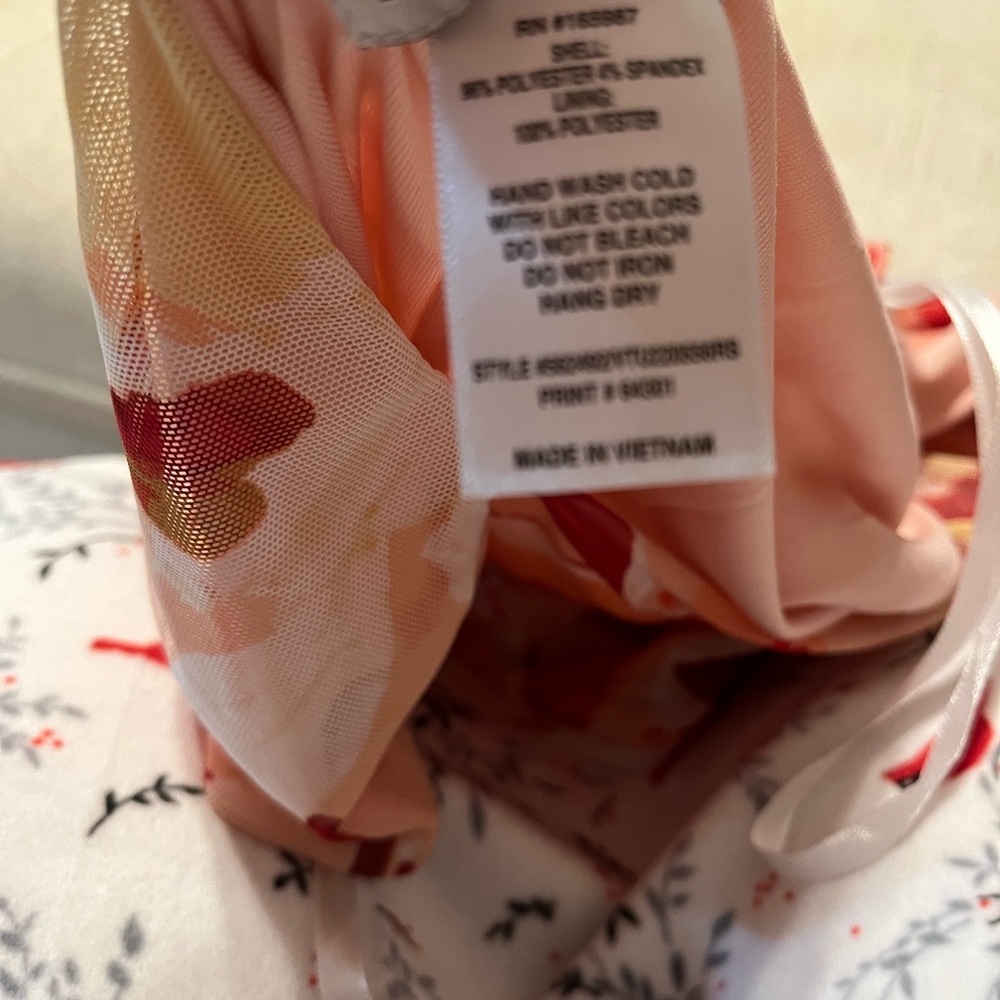 New beautiful dress size 14 - Picture 2 of 12